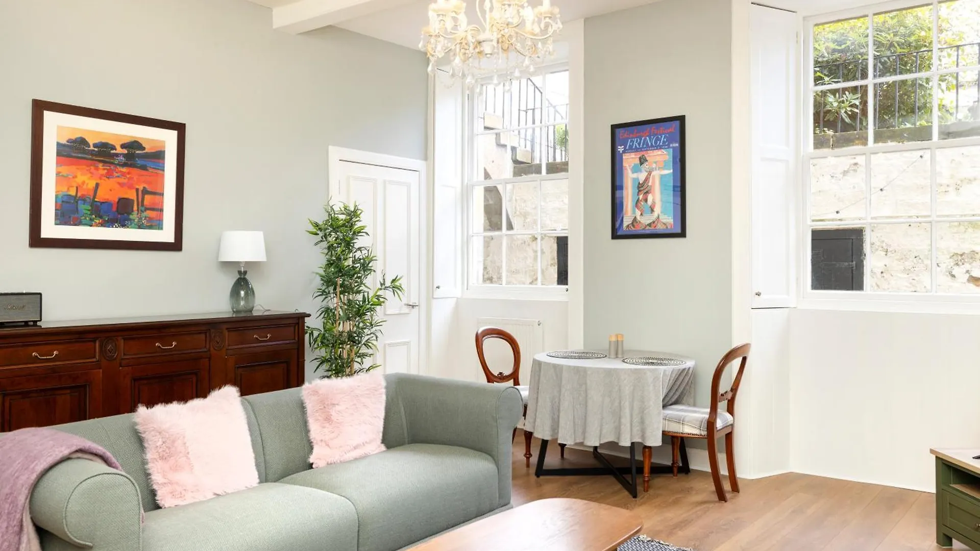 Stylish 1-Bedroom Edinburgh Apartment