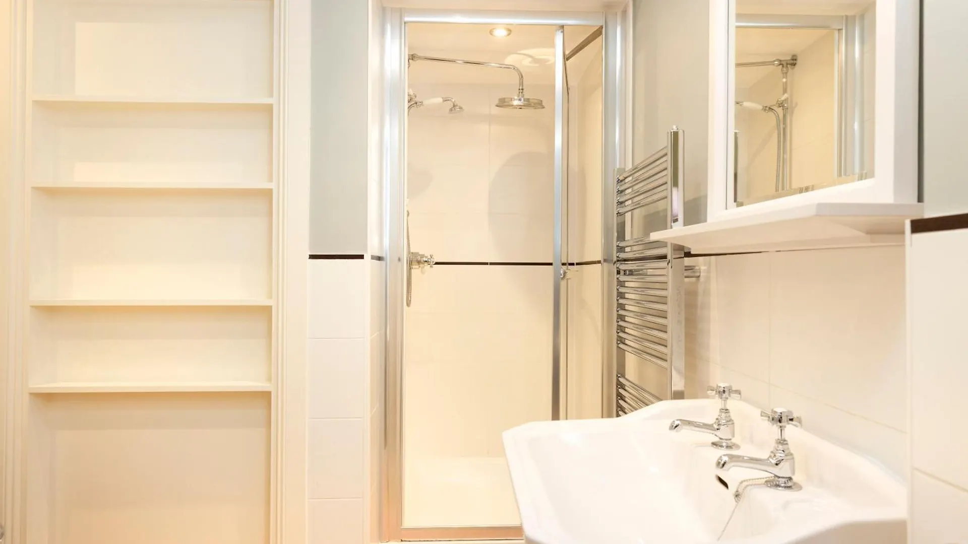 Stylish 1-Bedroom Edinburgh Apartment