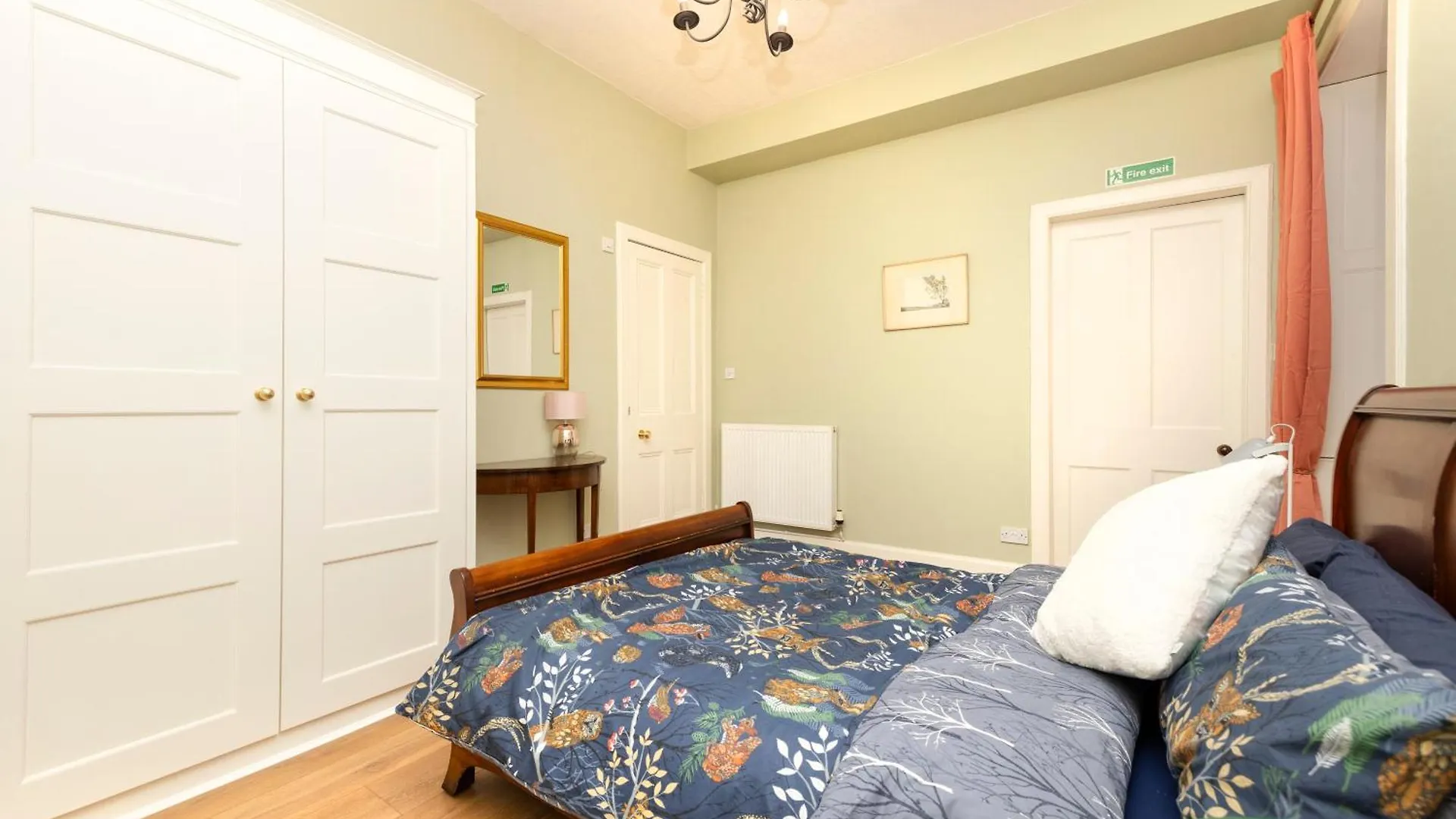 Stylish 1-Bedroom Edinburgh Apartment