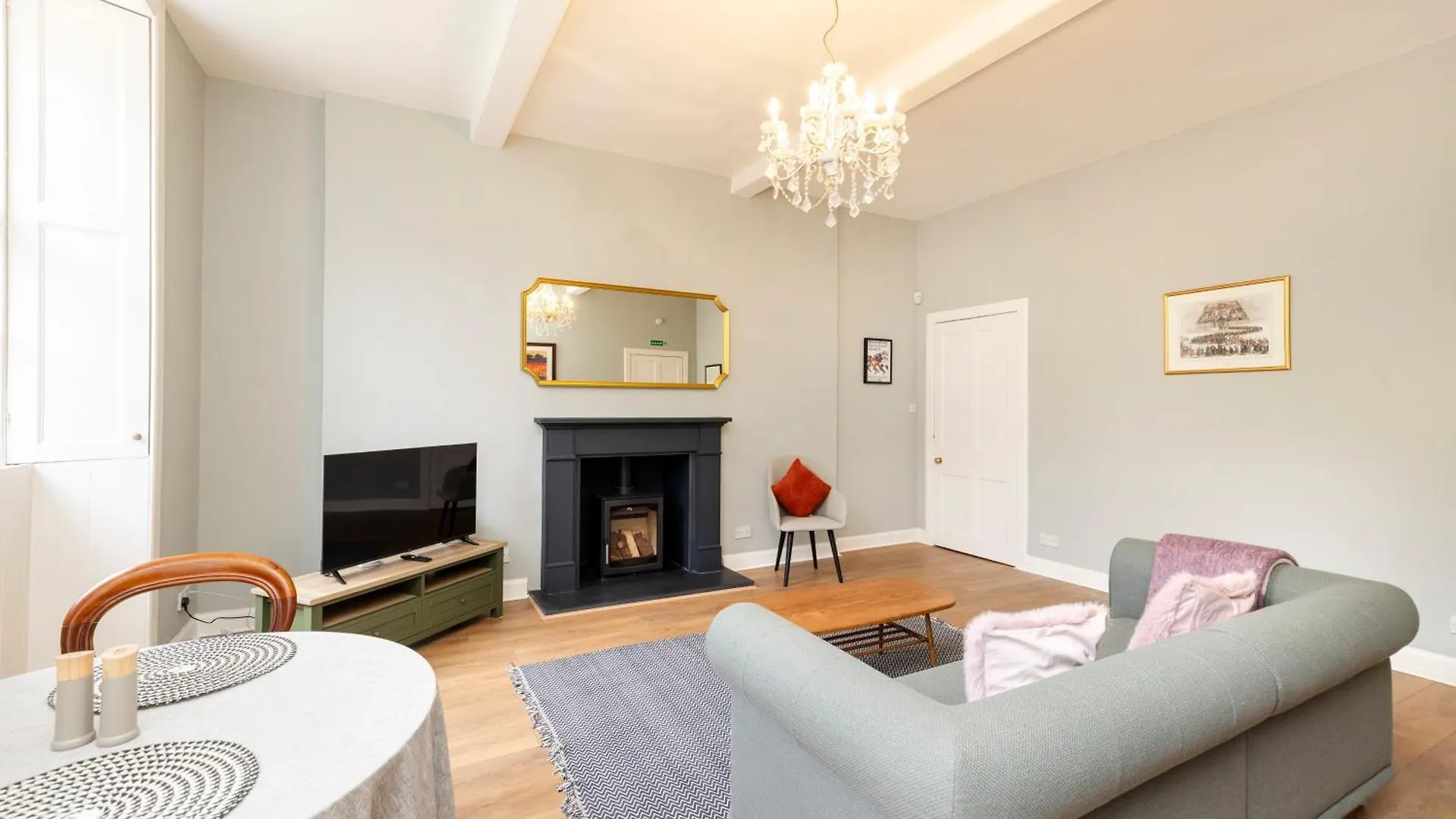 Stylish 1-Bedroom Edinburgh Apartment